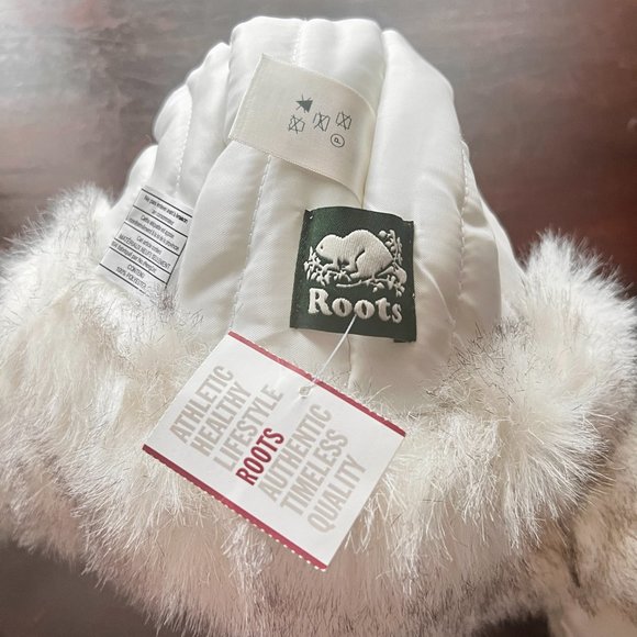 ROOTS brand Winter Hat with Earflaps NWT White Size Large Kids Discounted SH - Picture 4 of 8